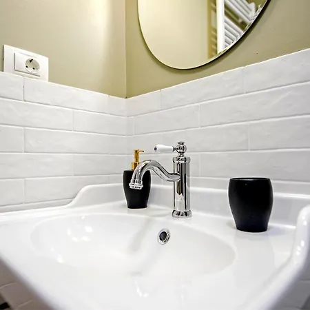 Gloria Deluxe Apartman *