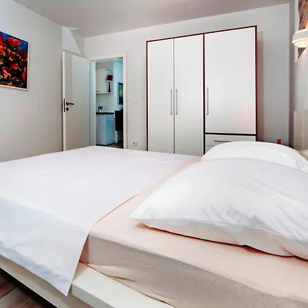 Gloria Deluxe Apartment *